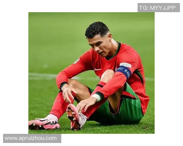 足球巨星C罗的传奇人生与不屈精神探讨 足球巨星C罗的传奇人生与不屈精神探讨