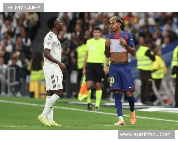 足球明星场上冲突引发热议握手不成竟演变为激烈打斗 足球明星场上冲突引发热议握手不成竟演变为激烈打斗