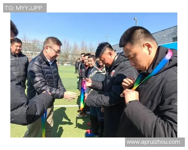 重庆足球队在钻石联赛中的默契配合与战术分析探讨 重庆足球队在钻石联赛中的默契配合与战术分析探讨